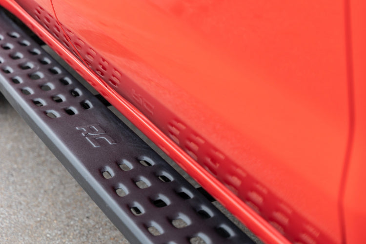 RPT2 RUNNING BOARDS CREW CAB | BLACK | CHEVY/GMC 1500/2500HD/3500HD (19-23)